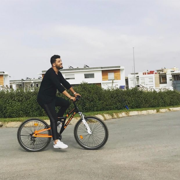 الصيف قرب.. حاتم عمور باغي يحيد الكرش