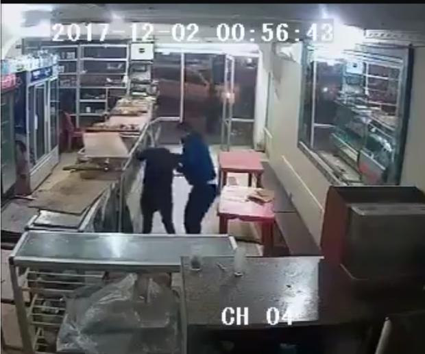 بالفيديو من مراكش.. تحرش واعتداء على قاصر داخل محل لبيع الحلويات والبوليس شد “بيبيا”!