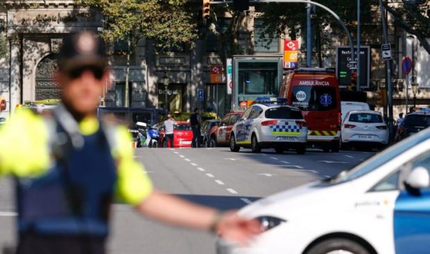 الروح الرياضية.. رونالدو يتضامن مع ضحايا الحادث الإرهابي في برشلونة 
