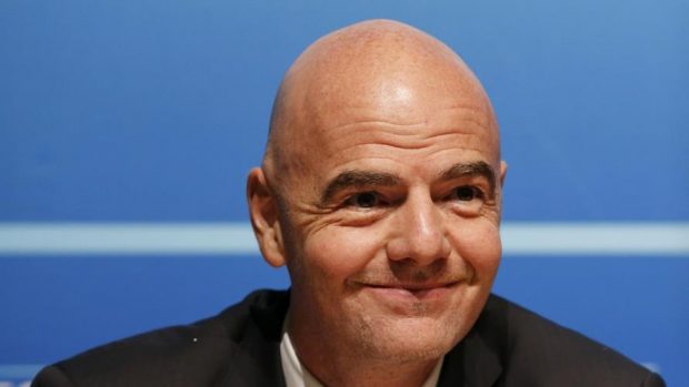 بدات سخونة.. رئيس فريق إيطالي يتهم رئيس الفيفا الجديد بشراء الأصوات!