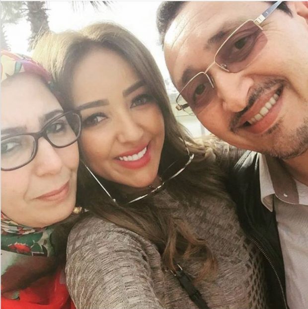 سيلفي عائلي.. جميلة البدوي مع عائلتها في المغرب