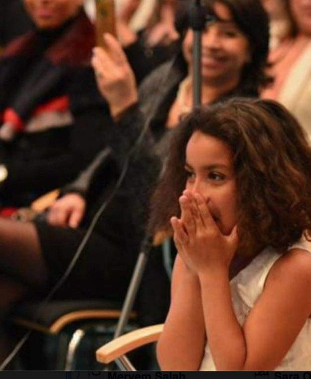 باريس.. لحظة انبهار راضية بوالدها نعمان لحلو