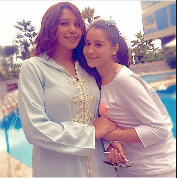 قالتها الصورة.. هدى سعد مع شقيقتها الصغيرة أميمة