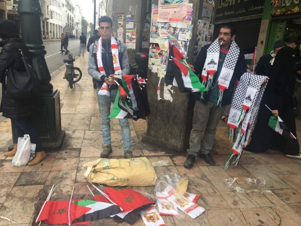 بالصور من الرباط.. البيع والشرا في مسيرة التضامن مع فلسطين!
