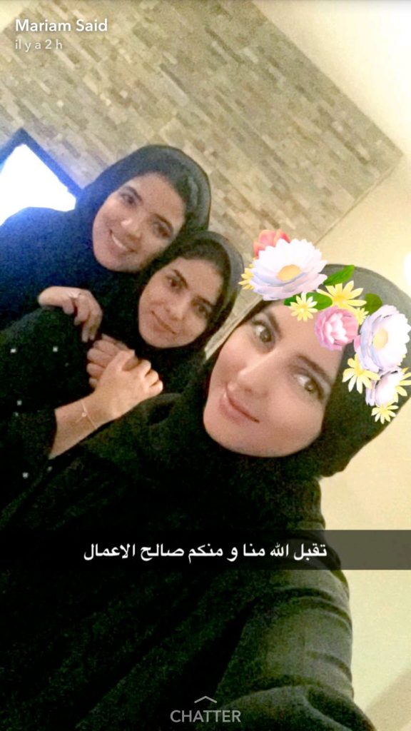 بالعباءة وجردة مردوخ.. هند بومشر ومريم سعيد في التراويح (صور)