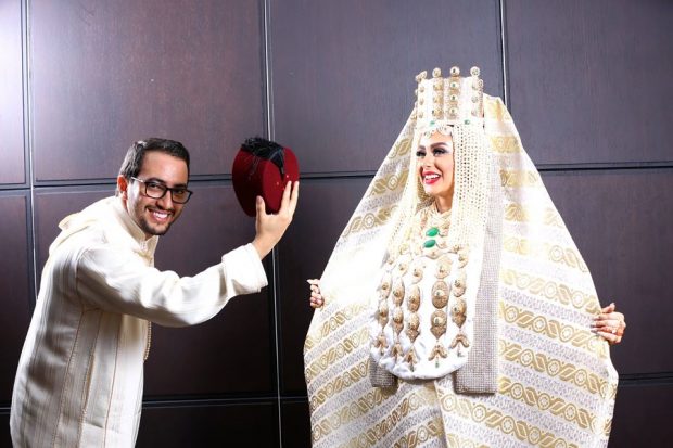 بحضور نجوم الفن والتمثيل.. لمنور تحيي حفل زفاف شقيقها على الصحافية رباب (صور)
