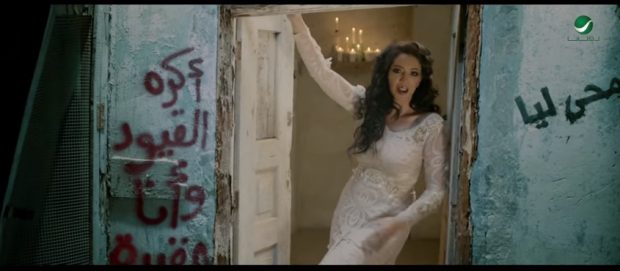 بعد “درتي لي الطيارة”.. لمنور تطلق “ماشي رجولة”!! (فيديو الأغنية)