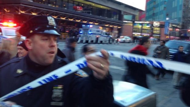 بالفيديو من مانهاتن/ أمريكا.. انفجار في محطة للحافلات