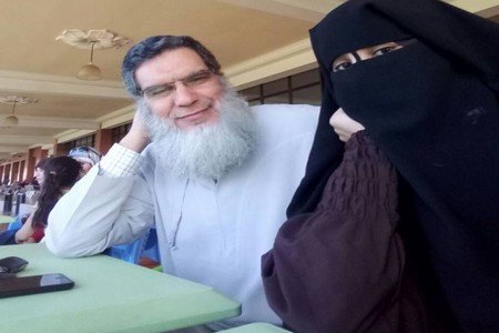 “لمعلمة”.. عبدو الرباع دار أغنية على الشيخ الفيزازي وحنان!! (فيديو)
