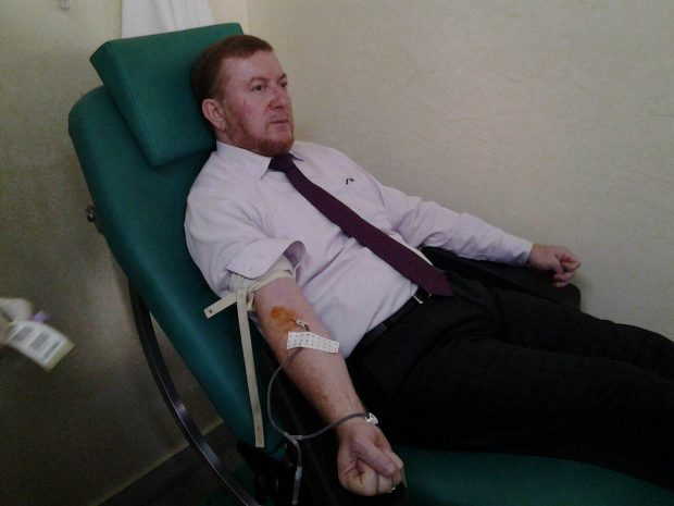 الرشيدية.. الوزير بوليف يتبرع بالدم!