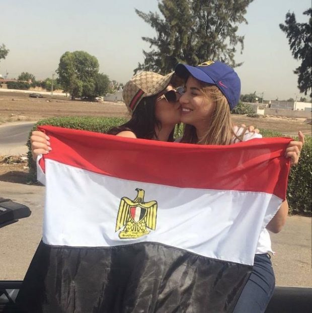 بالعلم المصري.. حنان لخضر تستقبل صديقتها هايدي موسى