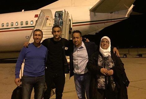 للمشاركة مع المنتخب الوطني.. زياش يصل رفقة عائلته