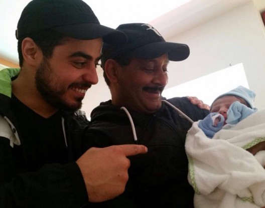 سنة حلوة.. القصري يحتفل بعيد ميلاد حفيد الأول