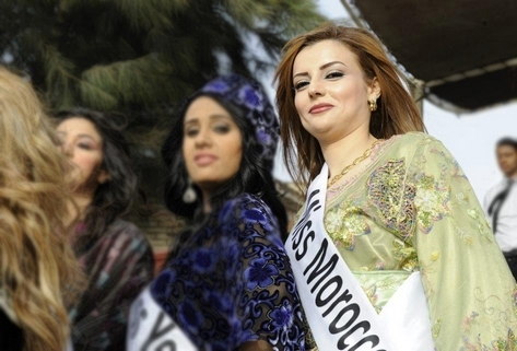 حرب كلامية.. ملكة جمال المغرب تصف أصدقائها الفايسبوكيين بـ”النصابة”