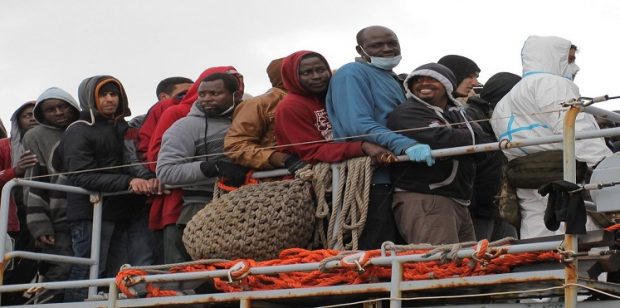 عواقب كارثية.. منظمات حقوقية تحذر الجزائر من ترحيل المهاجرين