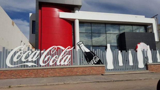 بسبب رفع الدعم عن السكر.. “كوكا كولا” تستعد لمغادرة المغرب