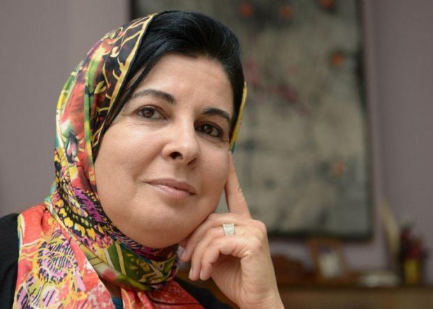 بعد تعرضها للهجوم من قبل “جهات ذات فكر متعصب”.. حملة تضامنية مع أسماء المرابط