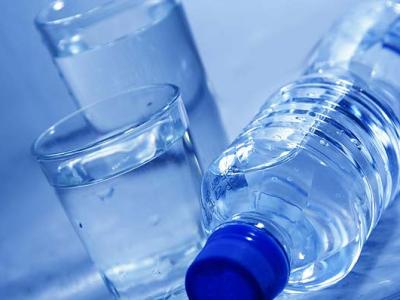 منظمة الصحة العالمية: المياه المعلبة تحتوي على جزيئات البلاستيك