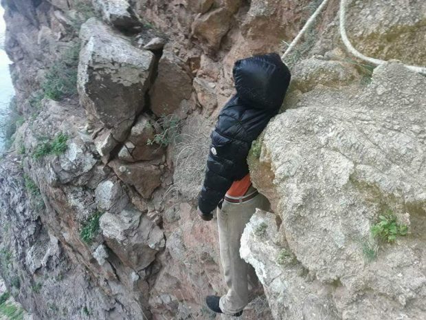 بالصور والفيديو من الحسيمة.. انتحار شاب في سفح جبل مارينا