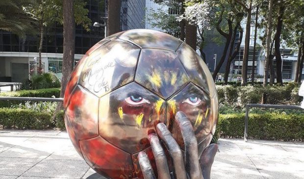 استعدادا للمونديال.. 32 كرة عملاقة في طريقها من المكسيك إلى روسيا