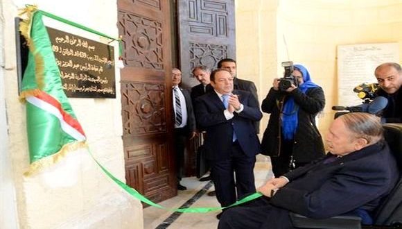 الجزائريين ولاّو ضحكة.. بوتفليقة الرئيس “المومياء”! (فيديوهات)