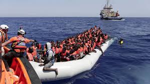 إسبانيا.. إنقاذ حوالي 300 مهاجر سري