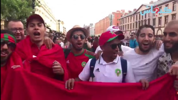 بالفيديو من سانت بيترسبورغ.. مغاربة دايرين وقفة لمساندة الأسود ودعم بوهدوز