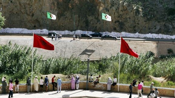 عياو من الحدود.. مغاربة وجزائريون يحتجون للتعبير عن معاناتهم