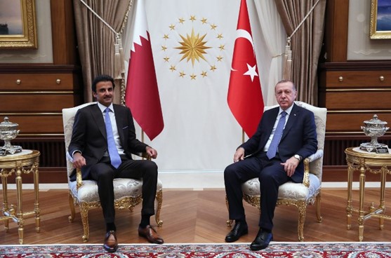 حرب الليرة والدولار.. أمير قطر في تركيا دعما لأردوغان