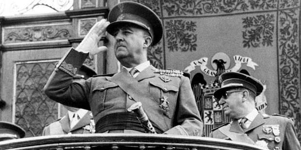 بعد عقود على وفاته.. إسبانيا تنوي نقل رفات الدكتاتور فرانكو