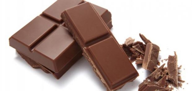 قالوها العلما.. 3 قطع من الشوكولاته شهرياً تقلل من خطر الأزمات القلبية