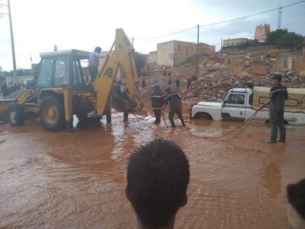 بالصور من سيدي إفني.. أمطار طوفانية تغرق العديد من الشوارع