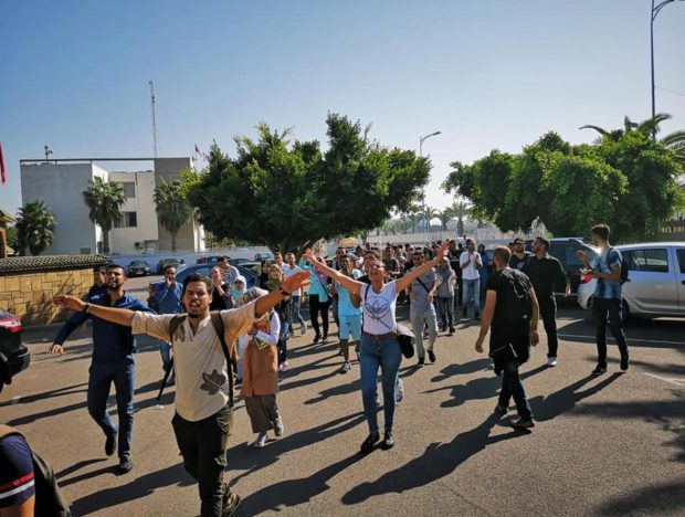 يربط بين كازا والمحمدية.. إلغاء خط للنقل يغضب طلبة جامعة الحسن الثاني (صور)