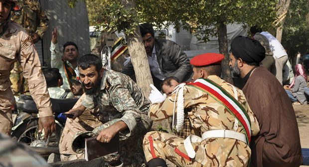 إيران.. داعش تسقط 29 قتيلا في هجوم على عرض عسكري