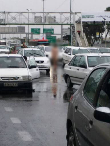 بالصور من إيران.. فتاة تسير عارية في الشارع احتجاجا على البطالة