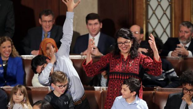 أول أمريكية من أصل فلسطيني.. رشيدة طليب تدخل القرآن إلى الكونغرس