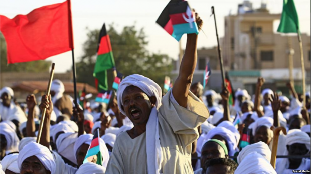 مسيرات غاضبة والمعارضة تطلب “رأس” البشير.. السودان تشتعل