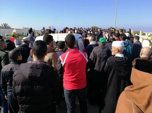 قضى في محاولة للهجرة السرية.. جنازة بطل مغربي في رياضة الكيك بوكسينغ! (صور)