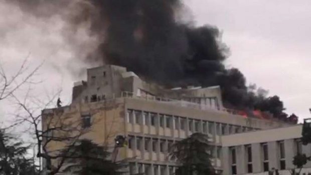 إصابة شخص.. انفجار يهز جامعة ليون الفرنسية (فيديو)