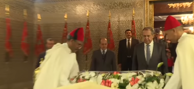 بالفيديو من الرباط.. لافروف يزور ضريح محمد الخامس