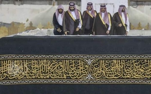 بالصور والفيديو.. أش كيدير ولي عهد السعودية فوق الكعبة؟