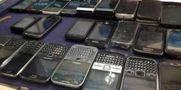ميناء طنجة.. إحباط عملية تهريب 300 هاتف مستعمل