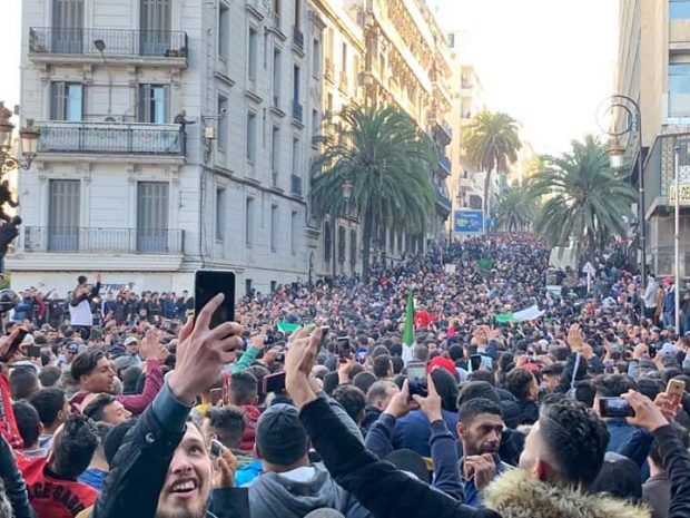 الولاية الخامسة.. الجزائريون نايضين لبوتفليقة