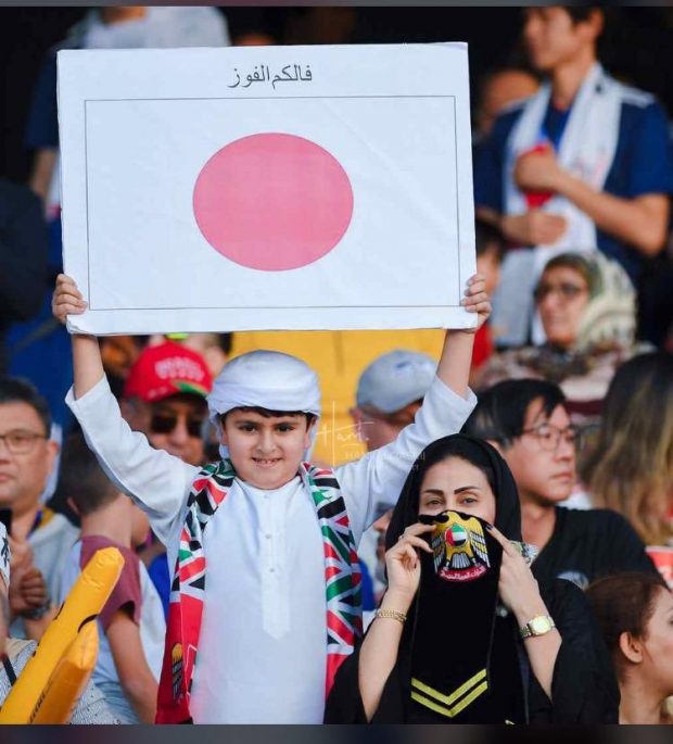 دّيرها الكرة والسياسة.. إماراتيين رجعوا يابانيين ضد فقطر! (صور)