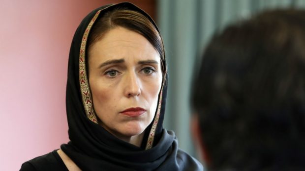 رئيسة وزراء نيوزيلندا: تلقيت بيانا من “السفاح” الأسترالي قبل تسع دقائق من هجومه على المسجدين