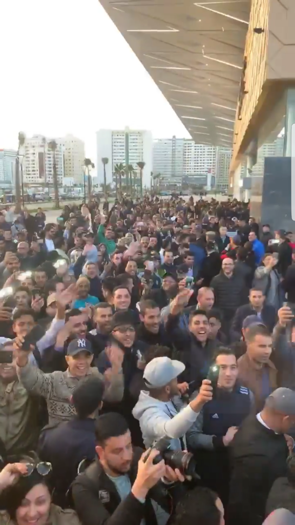 بالفيديو.. استقبال حار لأسود الأطلس في طنجة