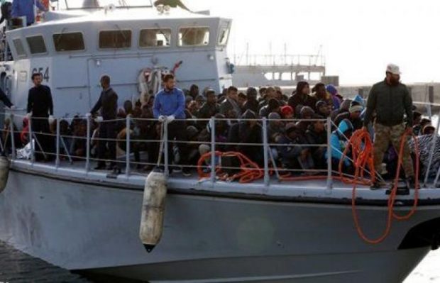 ما دير خير ما يطرا باس.. مهاجرون اختطفوا سفينة أنقذتهم قبالة السواحل الليبية
