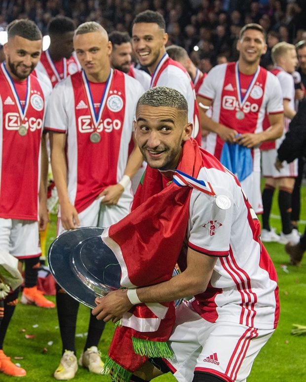 بعد الموسم الاستثنائي.. أياكس أمستردام يؤكد رحيل زياش في الانتقالات الصيفية