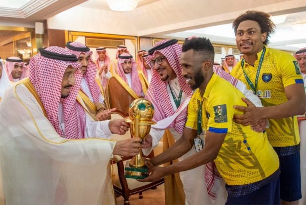 تحت أنظار الملك سلمان.. الثنائي المغربي الأحمدي وكوستا يخسران نهائي كأس الملك (فيديو)