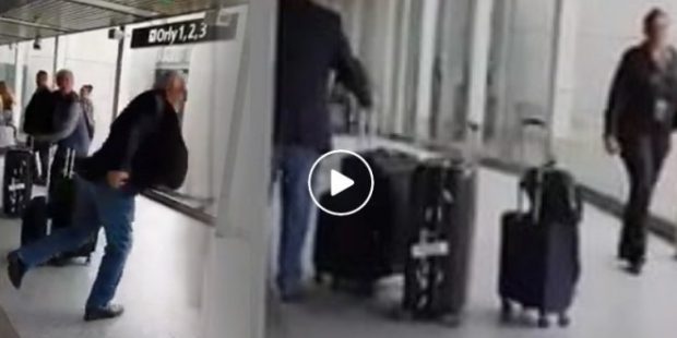 اتهمه بالمشاركة في “تقتيل الجزائريين”.. وزير جزائري سابق يعتدي على شخص في مطار (فيديو)
